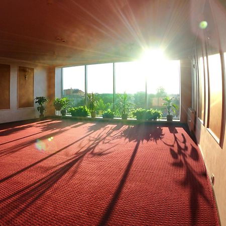 Hotel Mir Rivne Kültér fotó