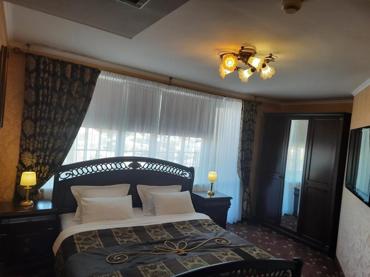 Hotel Mir Rivne Kültér fotó