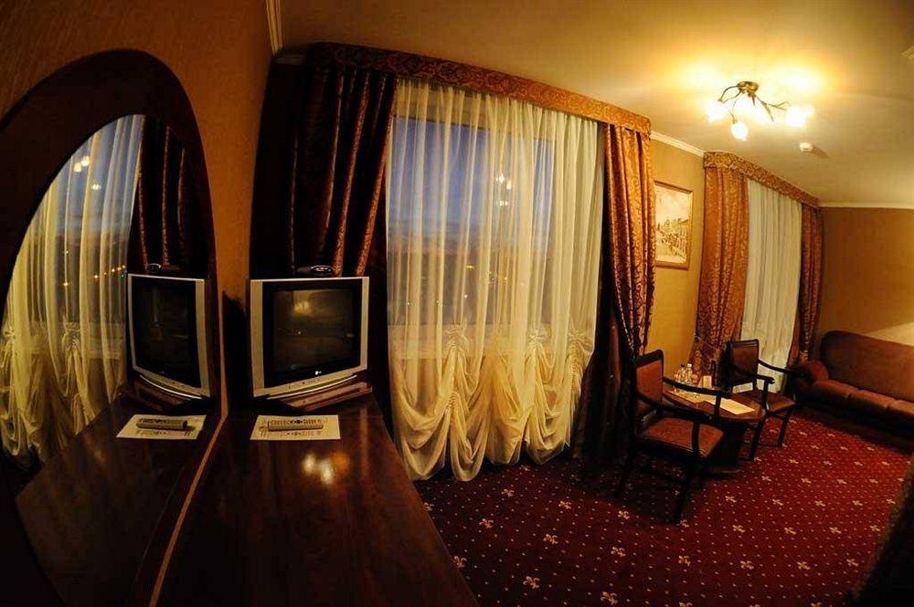 Hotel Mir Rivne Kültér fotó
