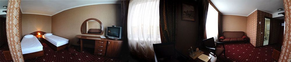 Hotel Mir Rivne Kültér fotó