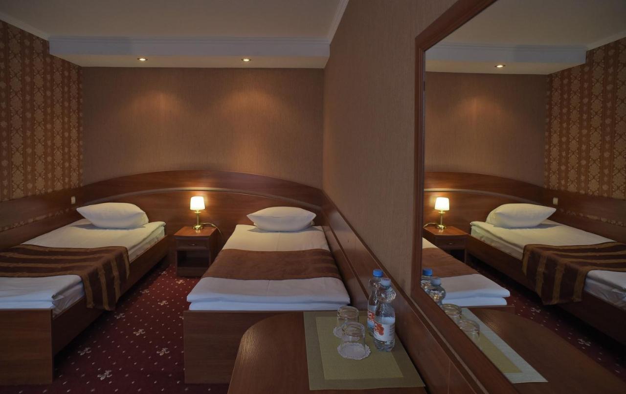 Hotel Mir Rivne Kültér fotó